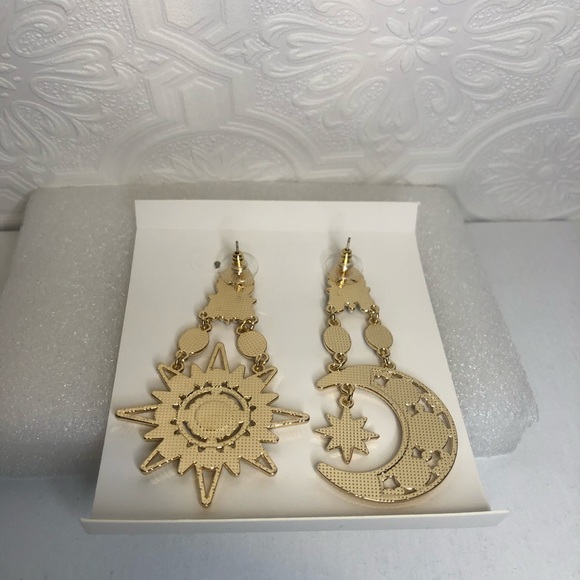 ✨🌙Eye Candy Los Angeles Star and Moon Dangle statement earring brand new ✨🌙 - Picture 4 of 4